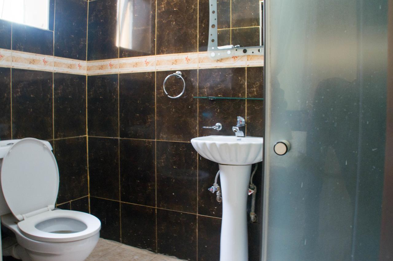 Desert Breeze Hotel Arua Luaran gambar