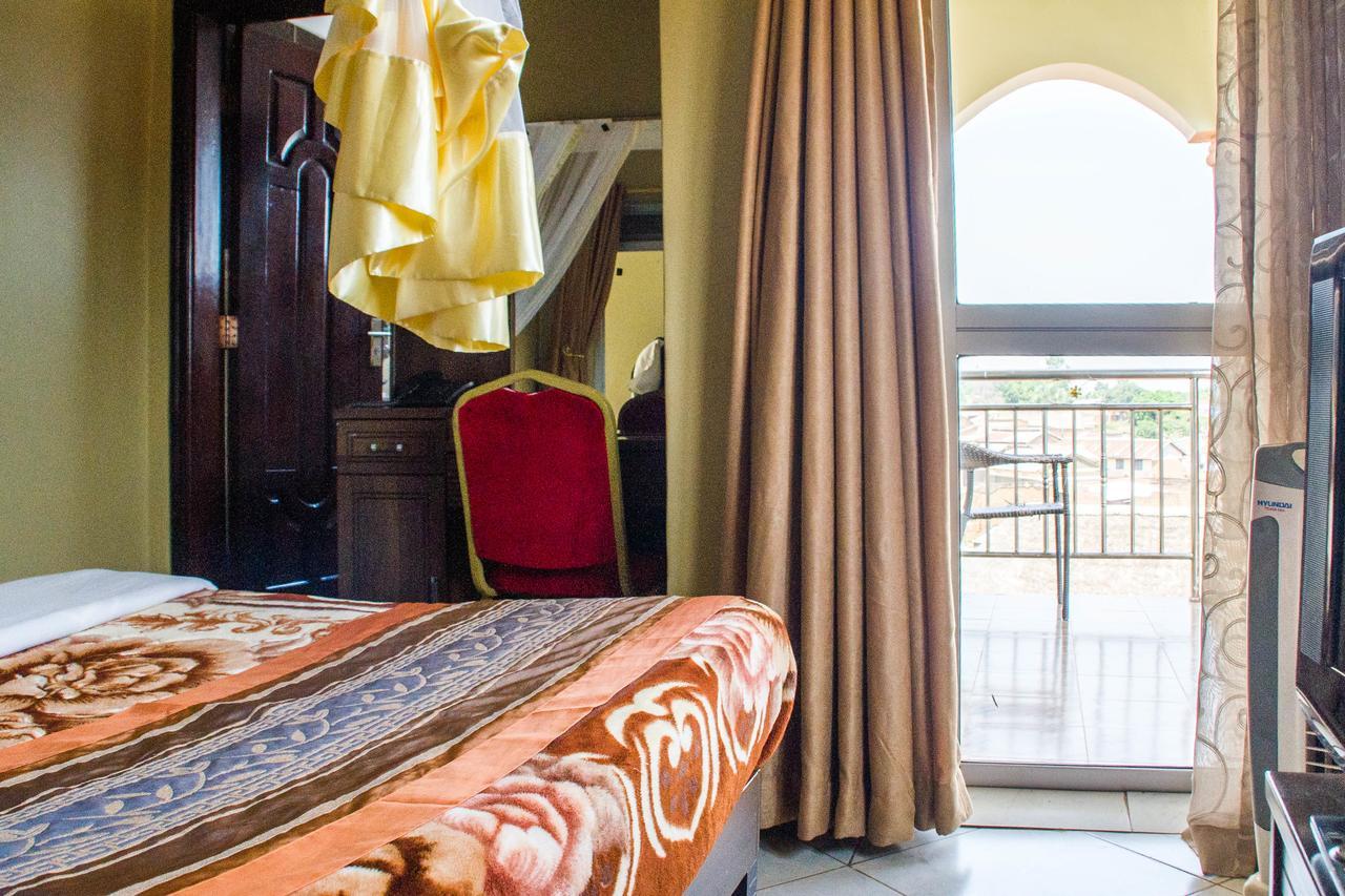 Desert Breeze Hotel Arua Luaran gambar