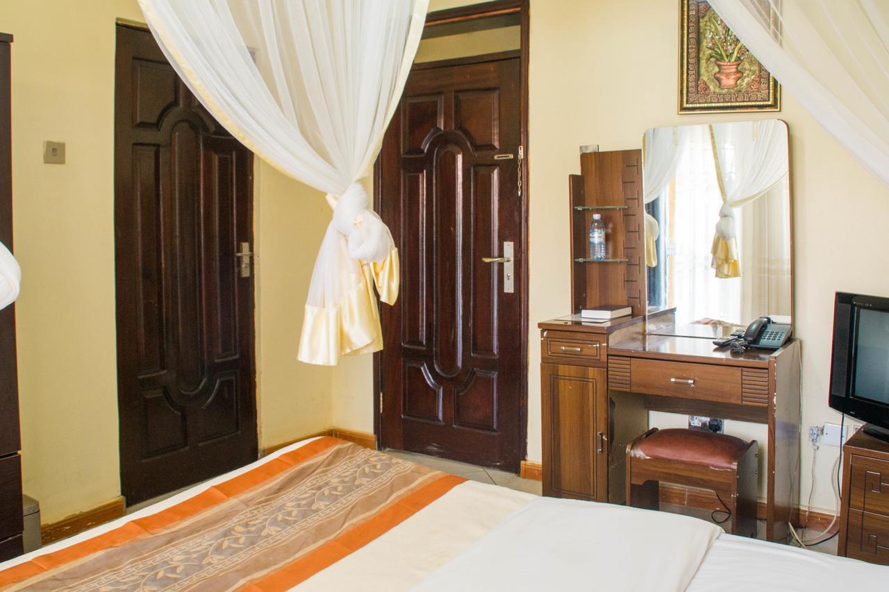 Desert Breeze Hotel Arua Luaran gambar
