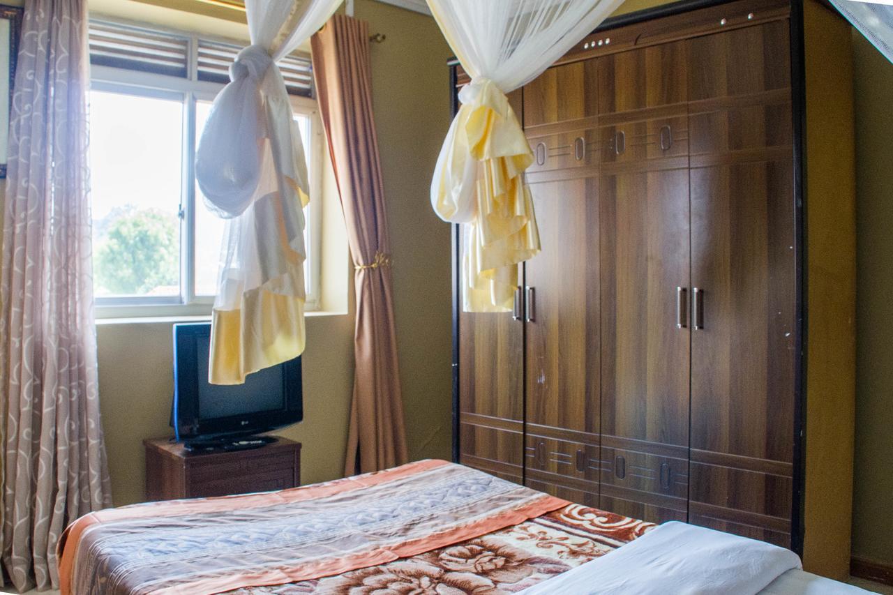 Desert Breeze Hotel Arua Luaran gambar
