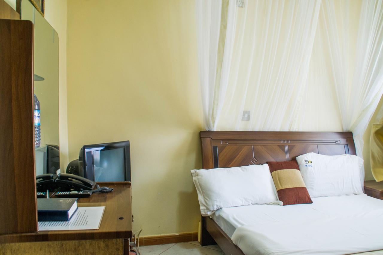 Desert Breeze Hotel Arua Luaran gambar