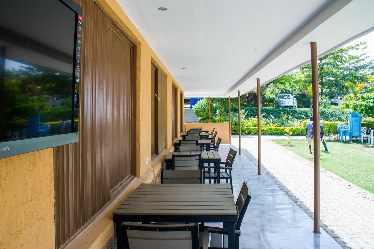 Desert Breeze Hotel Arua Luaran gambar
